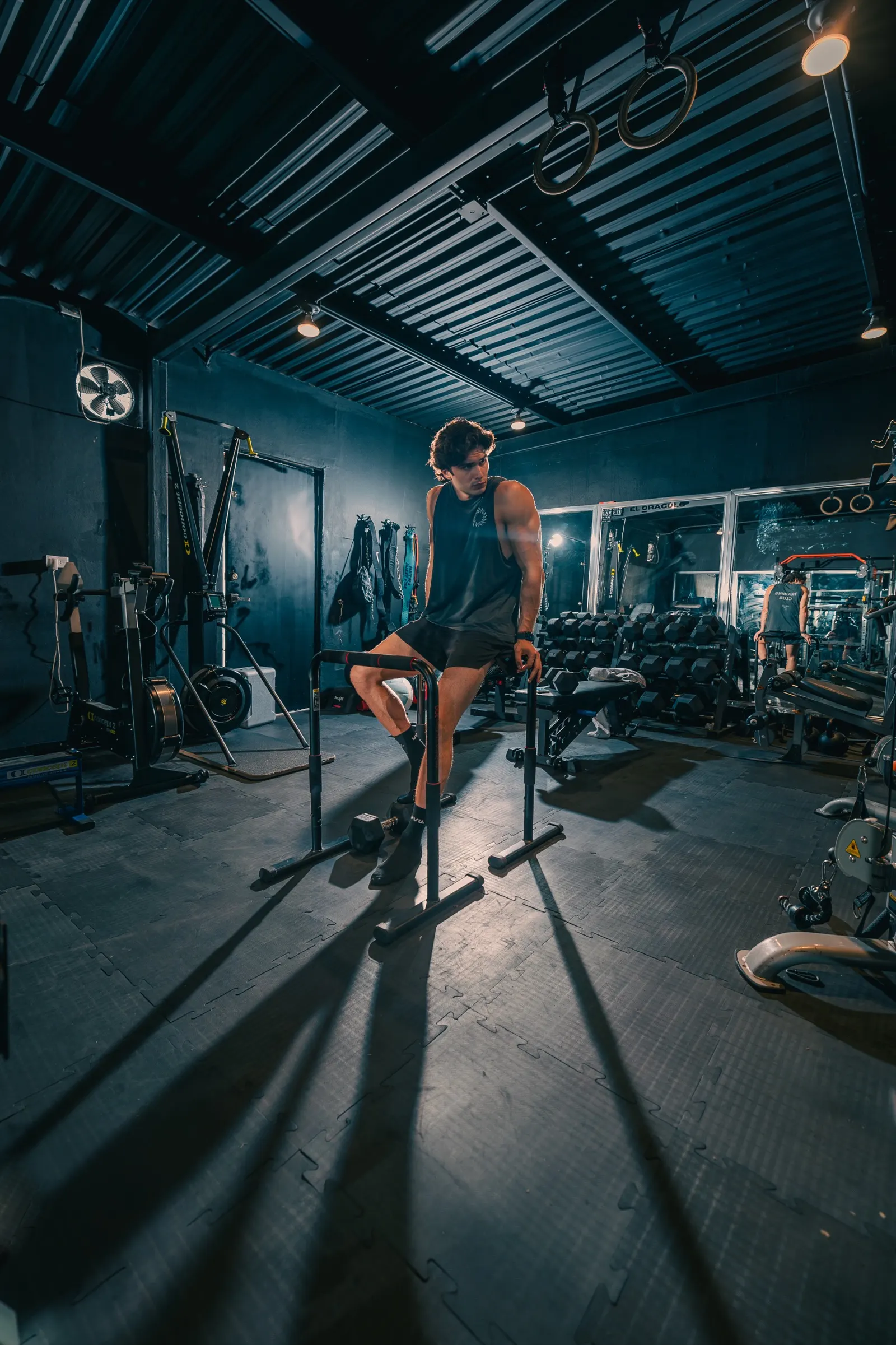 Roberto Gallegos entrenando en el gimnasio